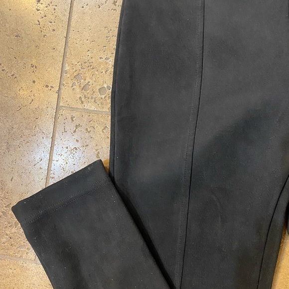 NWOT Andrew Mark jeggings. Black, super soft. Feels like velvet. Size small - Picture 7 of 7